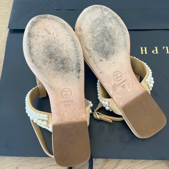 Chanel t-strap thong sandal, Pearl detail color beige size 37 - Picture 5 of 5